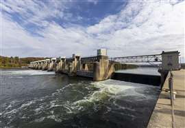 The Montgomery Locks and Dam (Image: USACE Pittsburgh District |  Michel Sauret) 